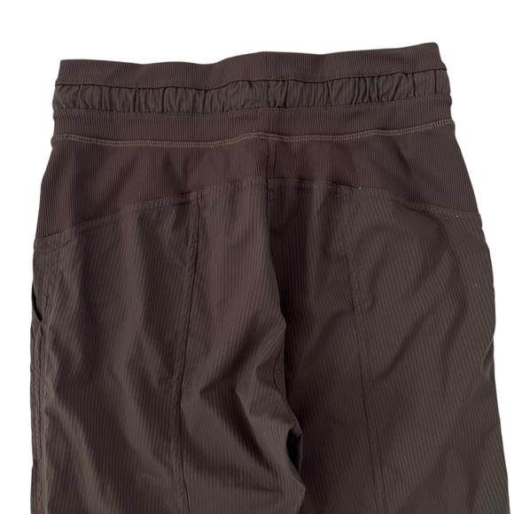 Lululemon‎ Dance Studio Mid-Rise Crop 25" in Chocolate Brown Size 2 - Picture 5 of 13